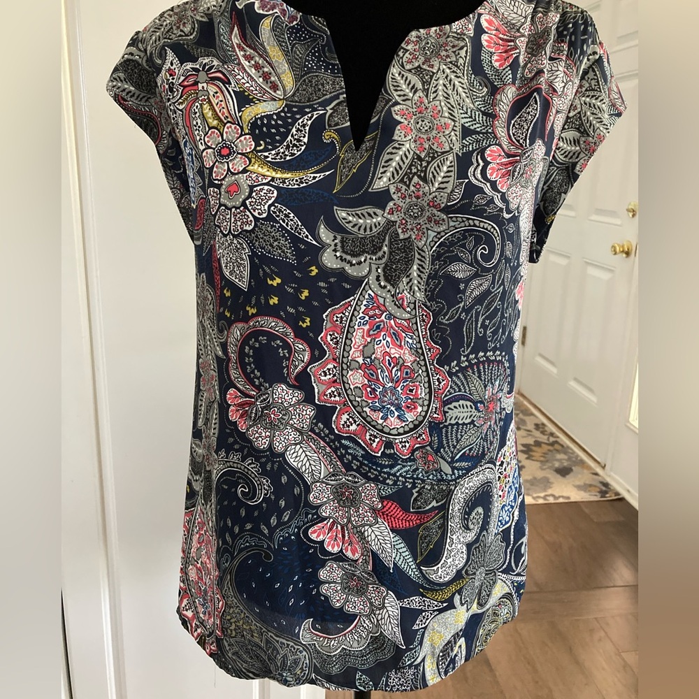 DR2 Medium SS Top Floral Daniel Rainn Blouse Size Medium Navy Blue Pink White